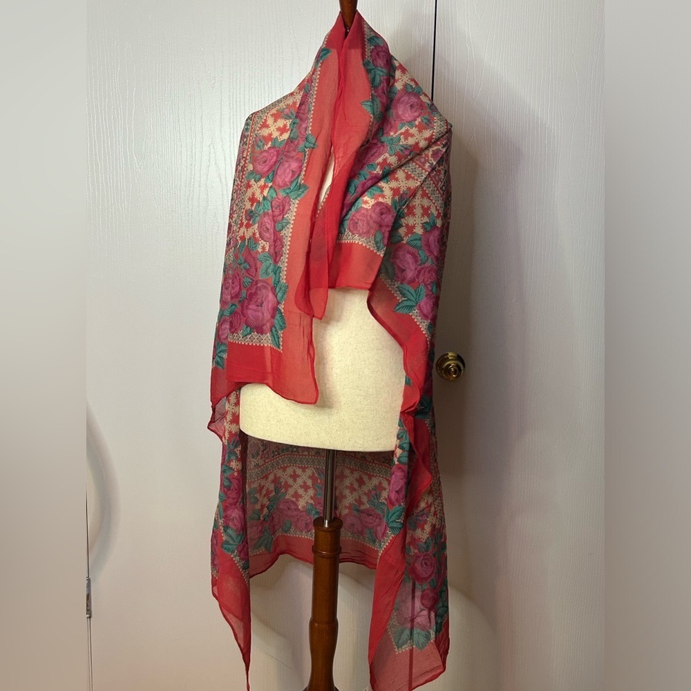 Like new floral Wrap
